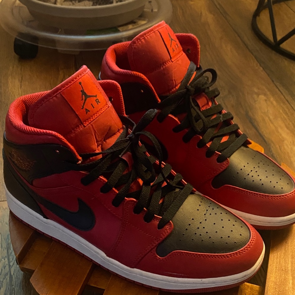 Jordan 1 Men's "Reverse Bred" - Picture 3 of 8